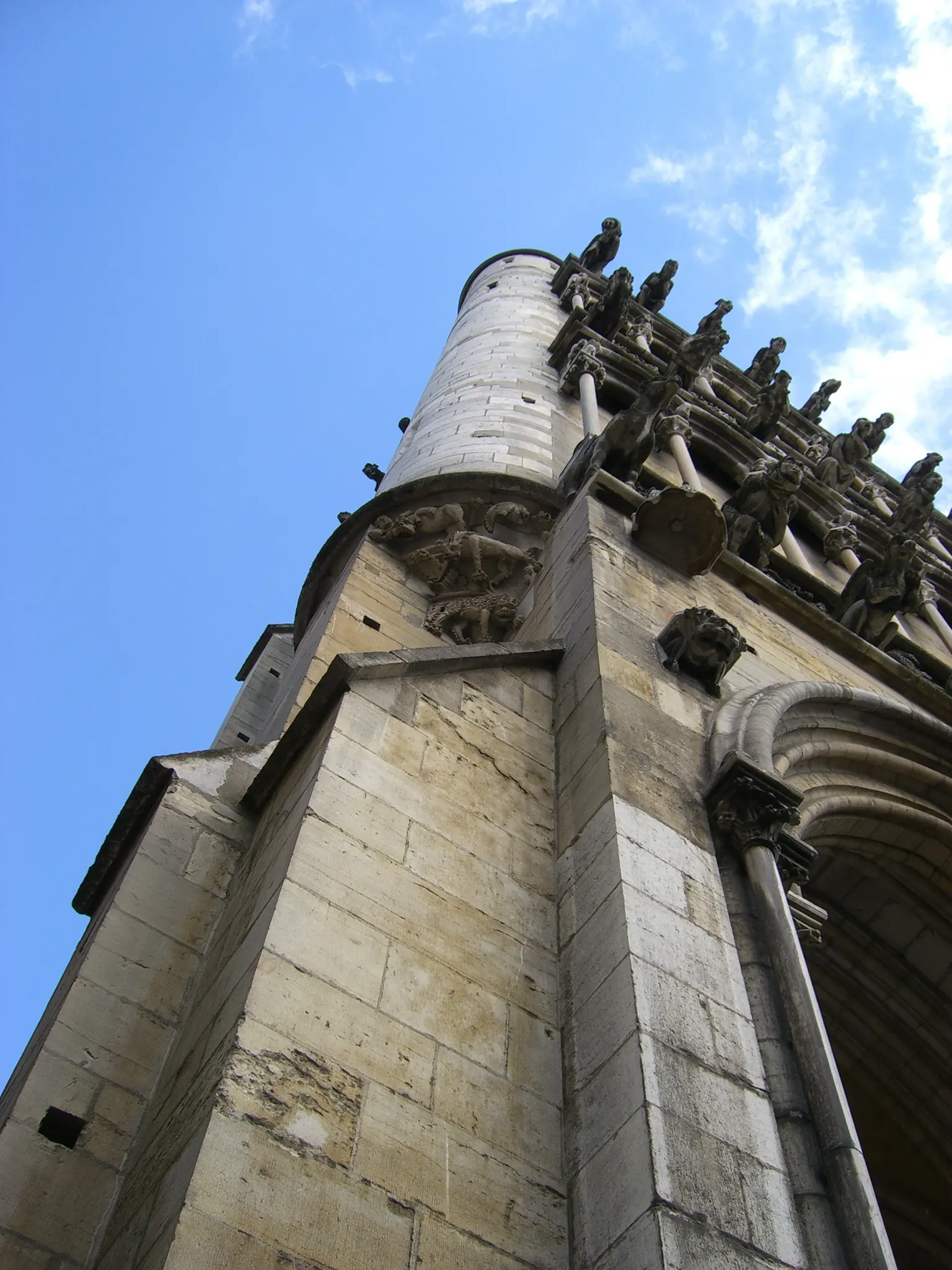 2006 Jun - Prominent gargoyles stone carving at Church of Notre-Dame of Dijon - Dijon